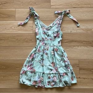 Blue floral dress with adorable bow straps, Size L